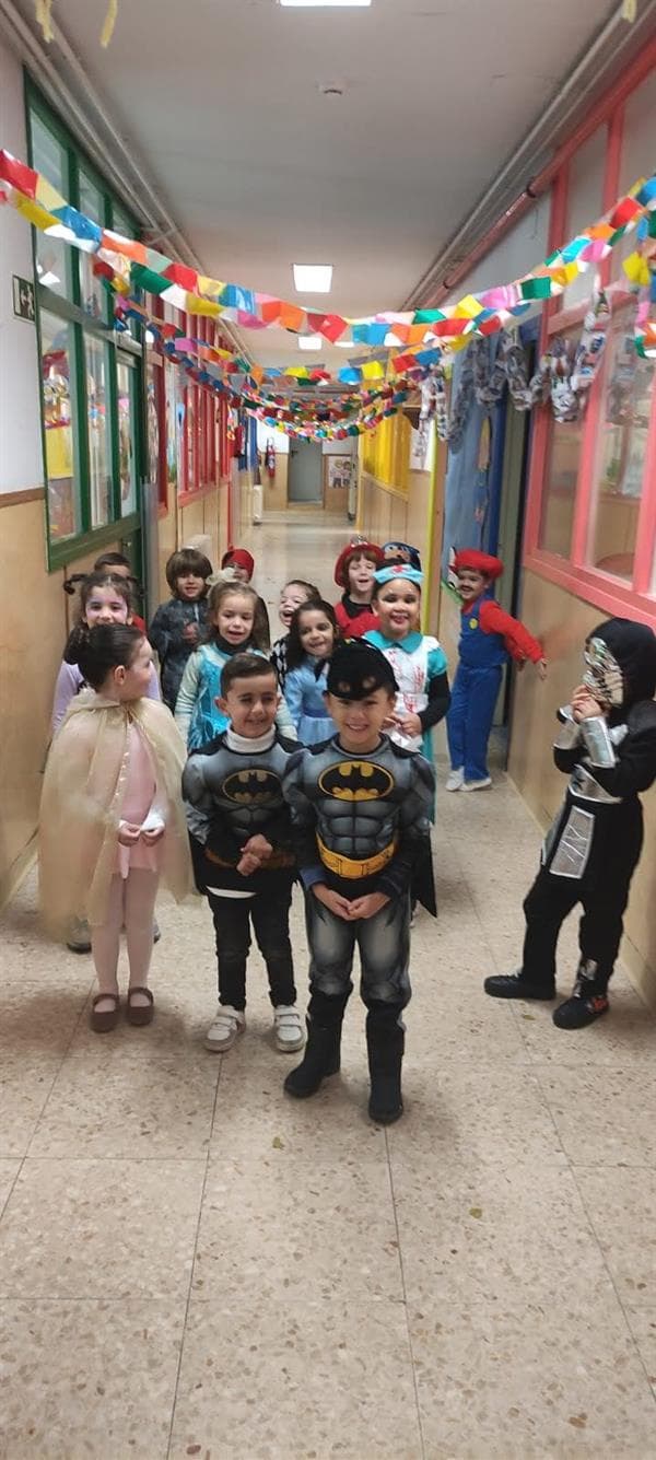 Fiesta de disfraces 3o y 4o de primaria